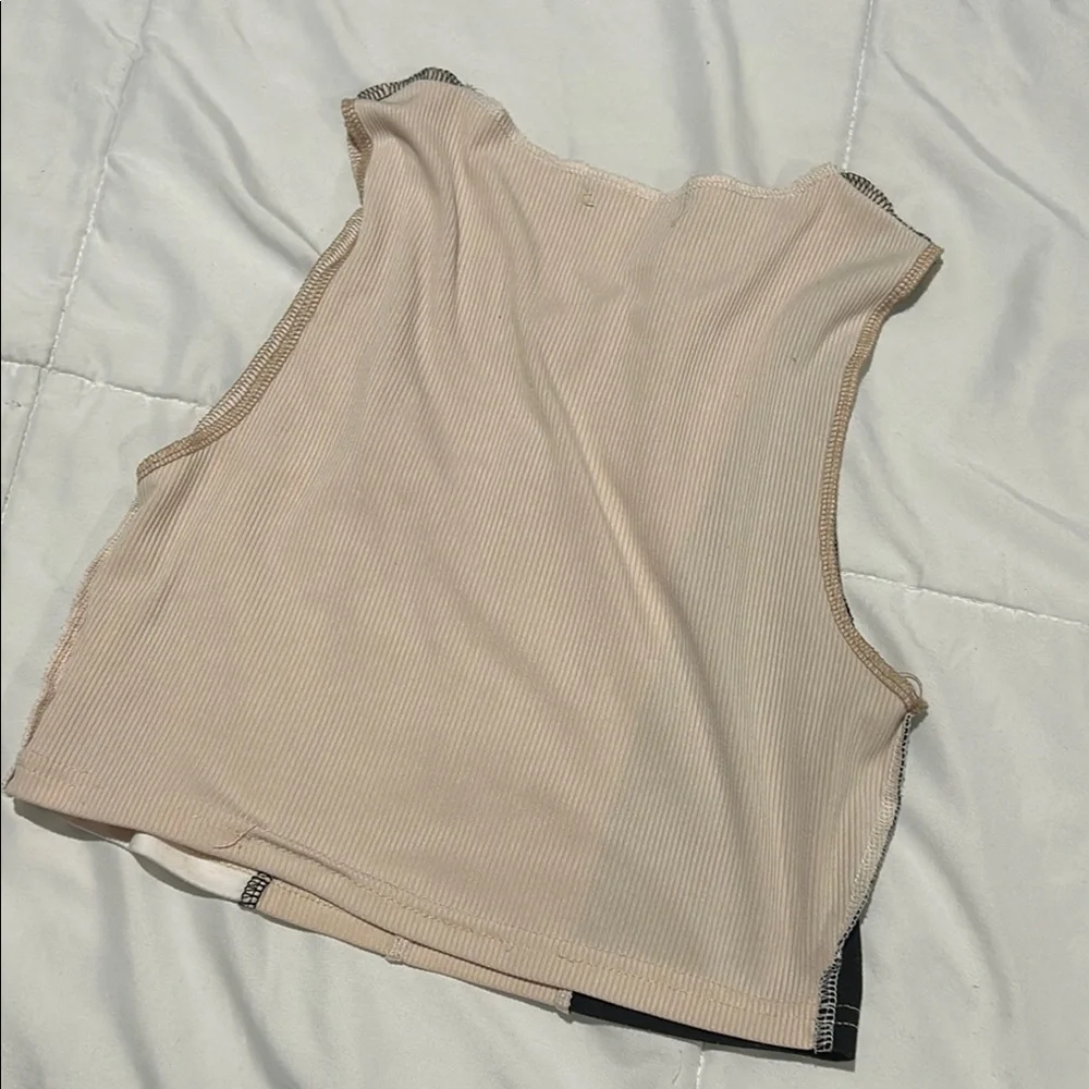 Colorblock Sleeveless Crop Top - Picture 2 of 6